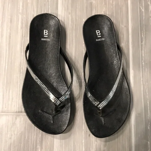 Bakers silver and black thong sandal, size 7.5 - Picture 2 of 5
